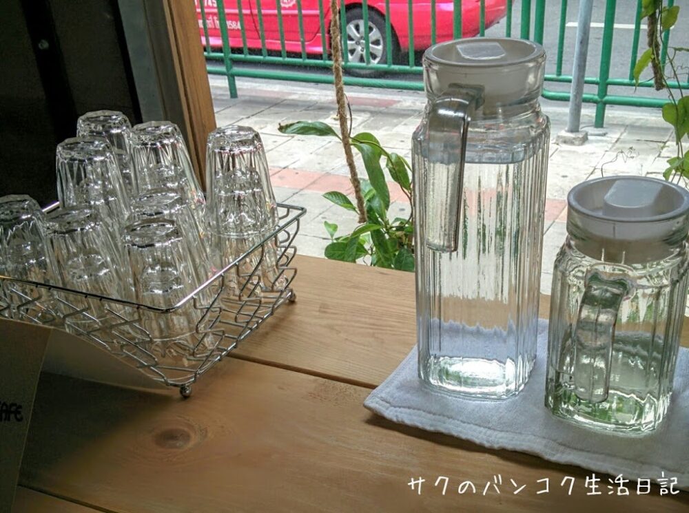 エカマイ駅近くのナチュラルカフェCRAZY ABOUT brew cafe