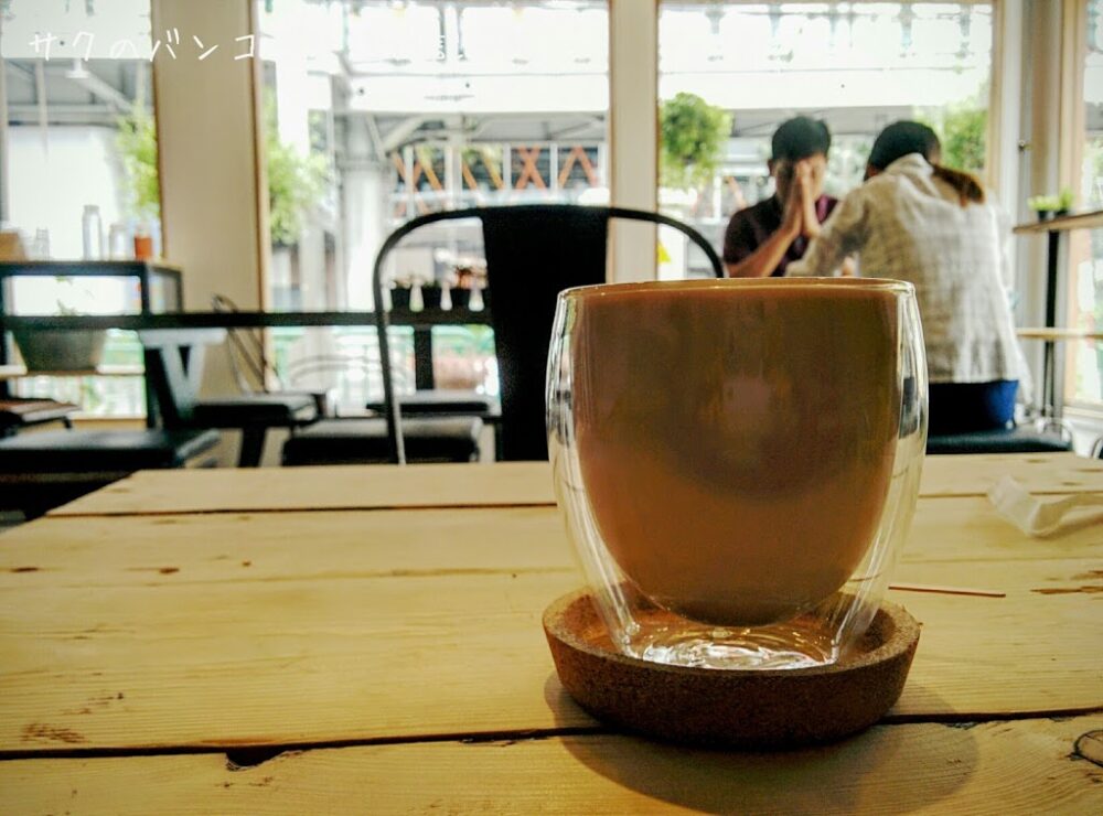 エカマイ駅近くのナチュラルカフェCRAZY ABOUT brew cafe
