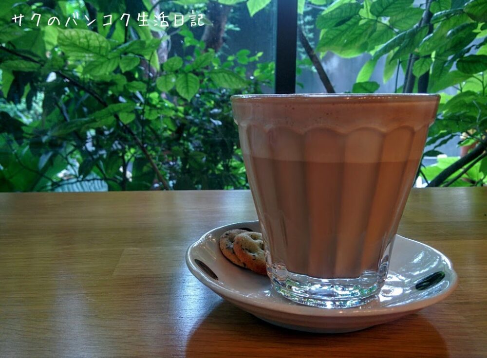 【Library(ライバーリー)】プラカノンの緑いっぱいカフェ