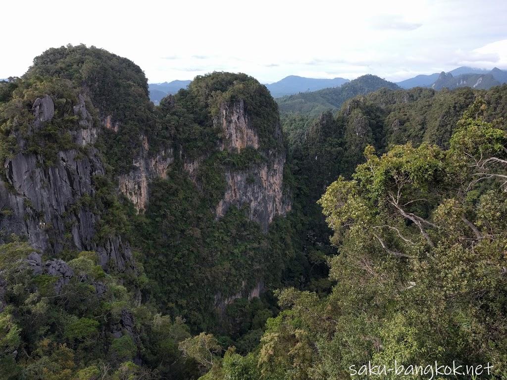 雨のクラビ旅行(5)～1,272段の石段の先にある絶景「タイガー洞窟寺」