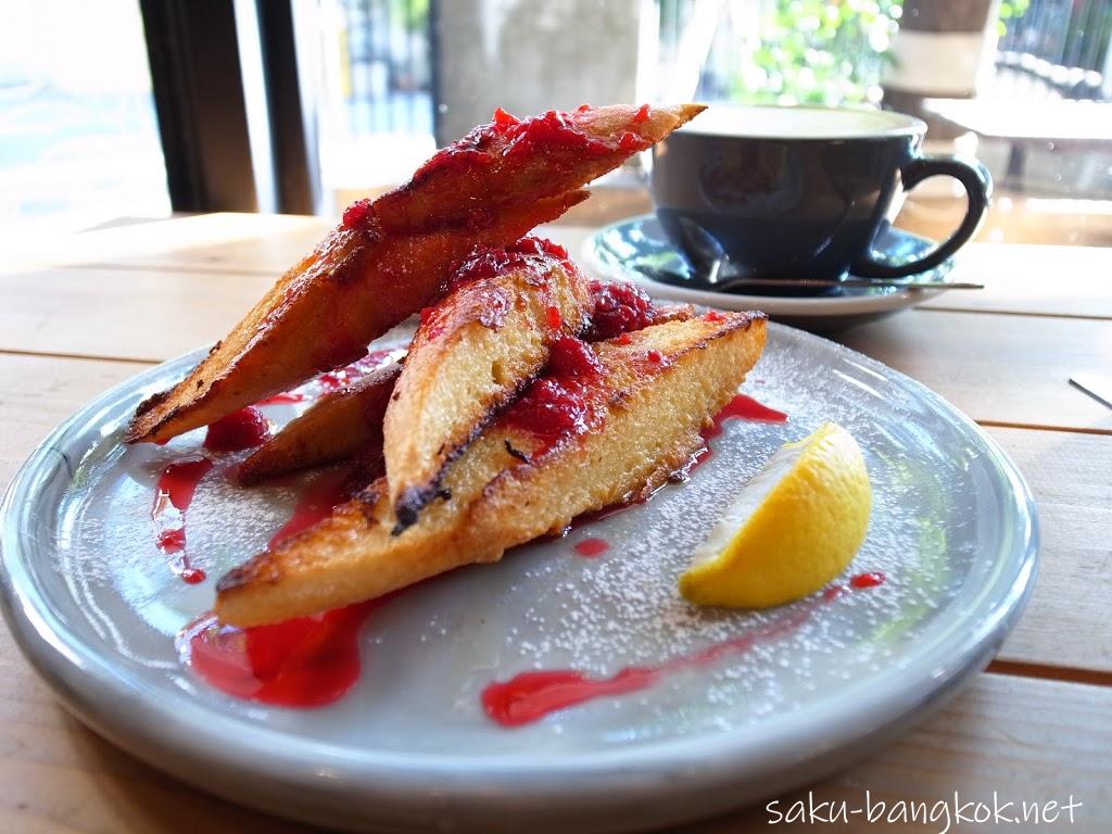 ブルー ダイ カフェ(BLUE DYE CAFE) 】カフェラテが美味しいトンローの隠れ家カフェ