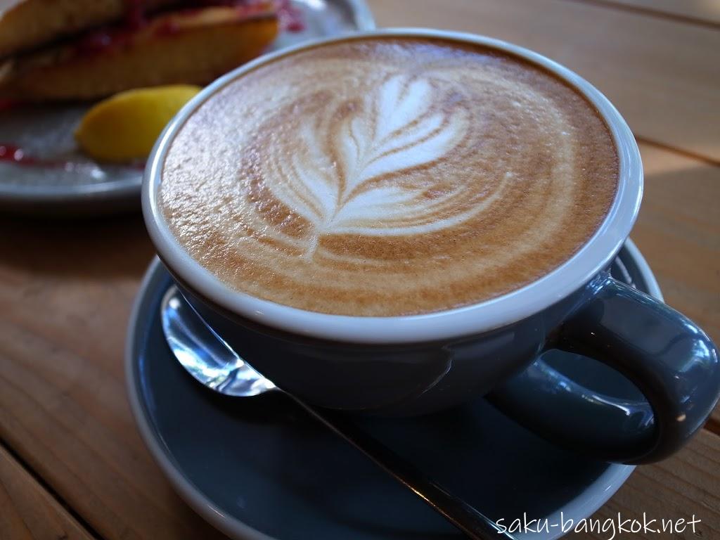 ブルー ダイ カフェ(BLUE DYE CAFE) 】カフェラテが美味しいトンローの隠れ家カフェ