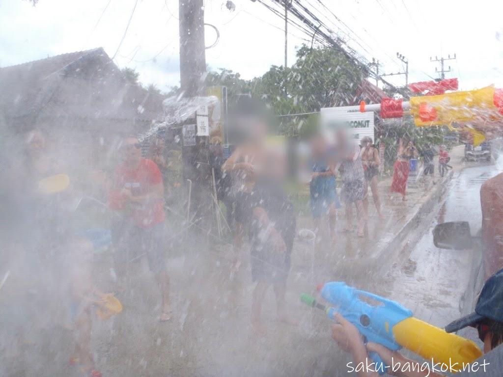 ピックアップトラックに乗ってサムイ島のソンクラーン（水掛け祭り）を満喫【サムイ島旅行記2017