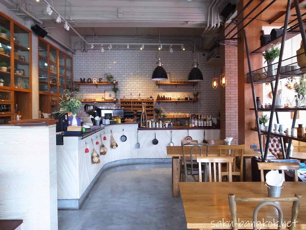 ナチュラルで落ち着くおしゃれカフェ Warm Wood Cafe @トンロー ソイ10
