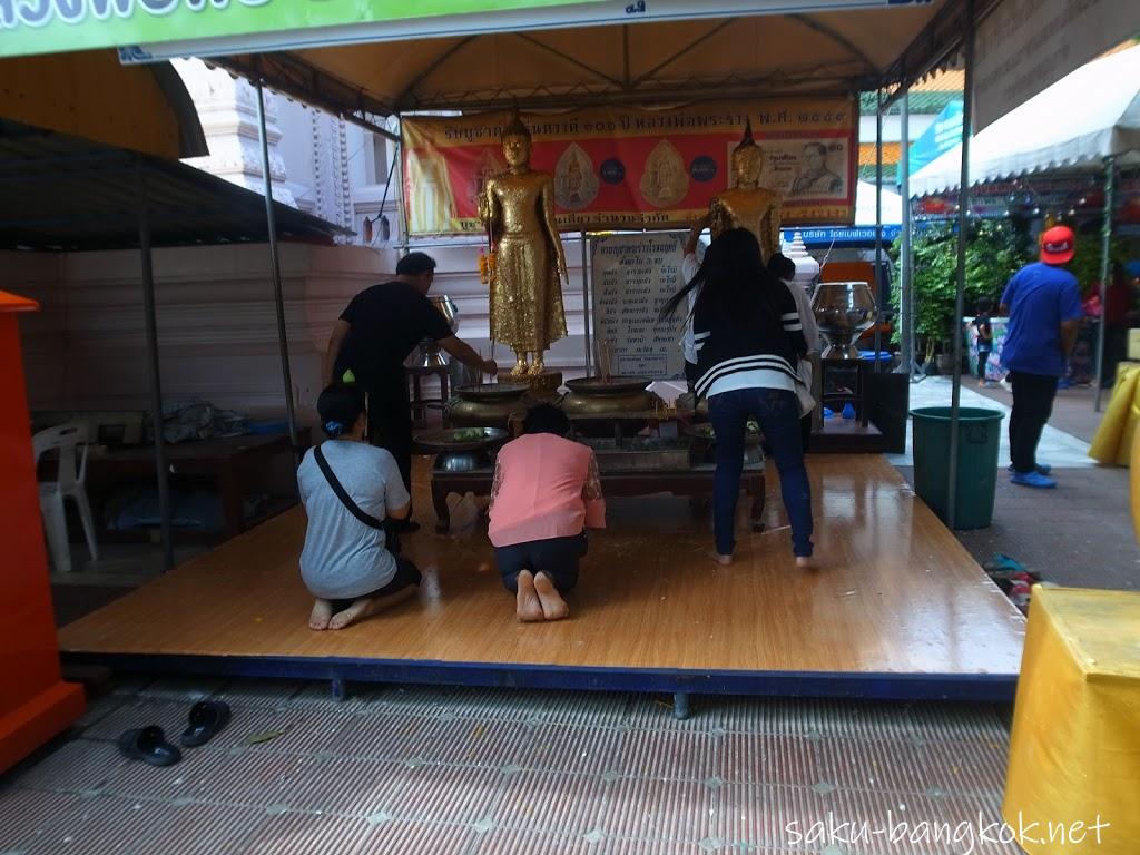 タイ国鉄で行く！ナコンパトムの絶品海老の火山蒸し焼きと巨大な仏塔（チェディ）