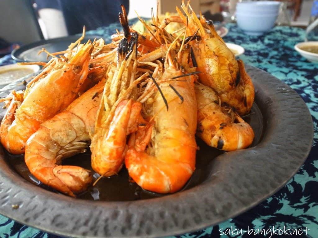 タイ国鉄で行く！ナコンパトムの絶品海老の火山蒸し焼きと巨大な仏塔（チェディ）