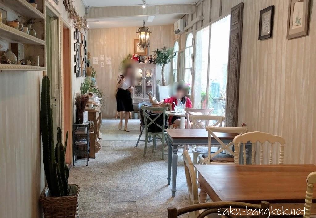 【チュアンピサマイカフェ】アーリーにあるラブリーなお花の水着で大人気のタイブランドのカフェ