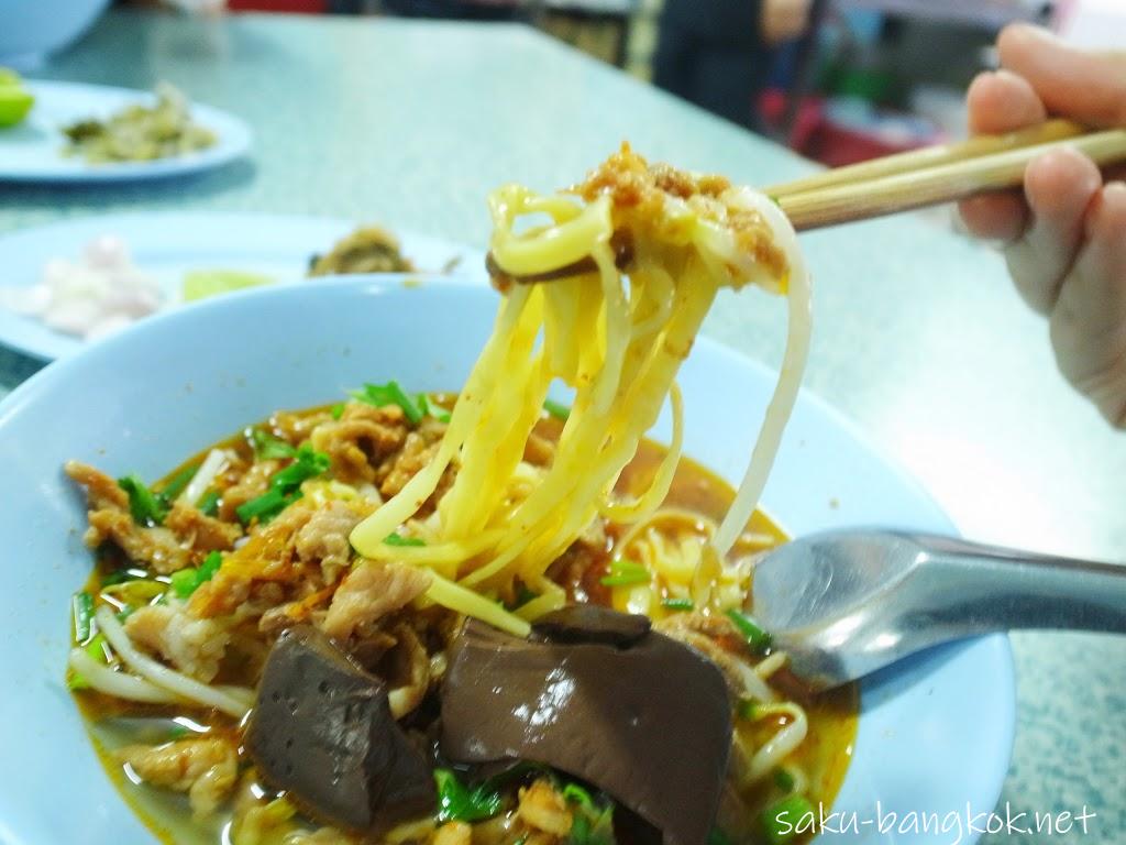 チェンライで一番のカオソーイの店ポーチャイはナムギャオも美味しい！