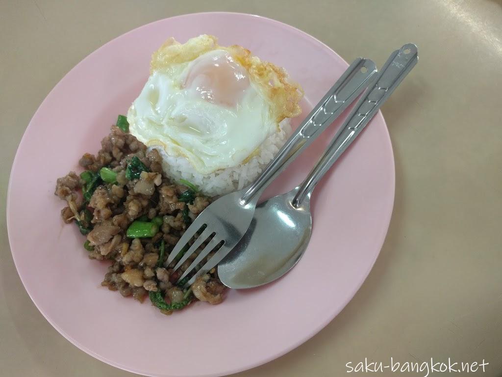 タマサート大学の学食でランチを食べてきた