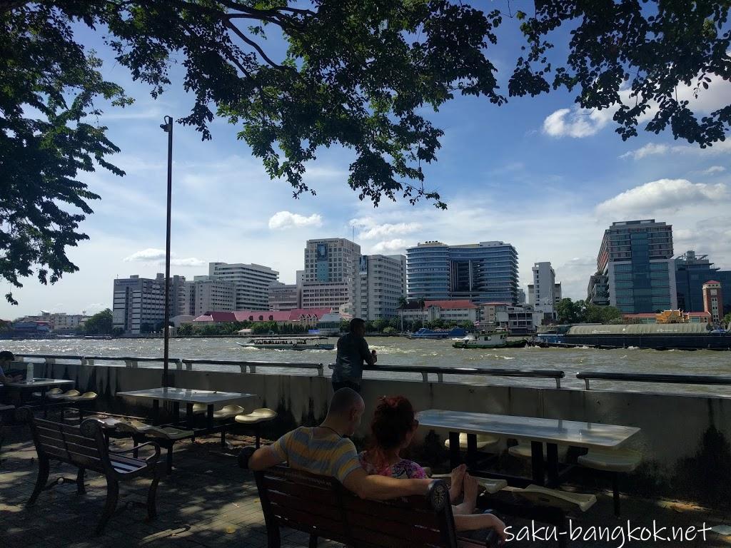 タマサート大学の学食でランチを食べてきた