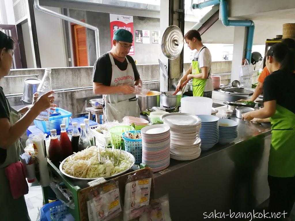 カオソーイメーサイで絶品カオソーイを食す