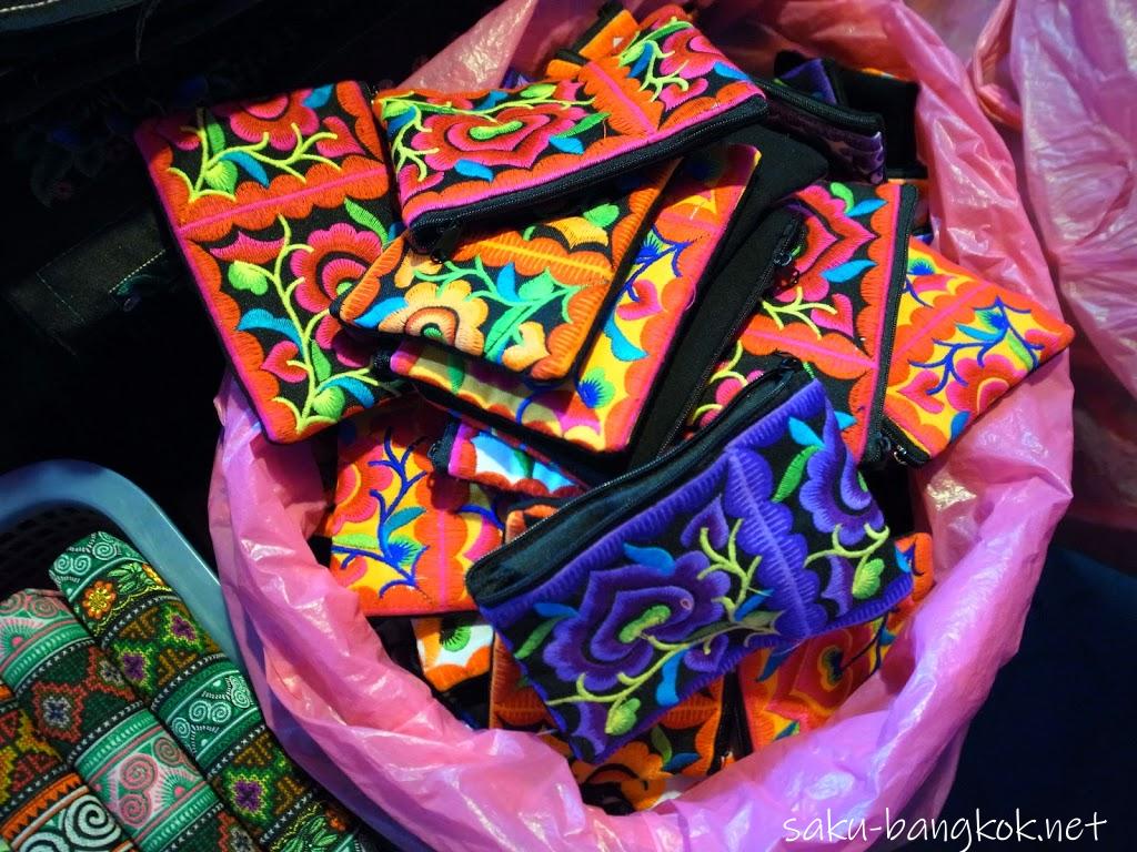 チェンマイのモン族市場で刺繍小物やチロリアンテープを激安で購入