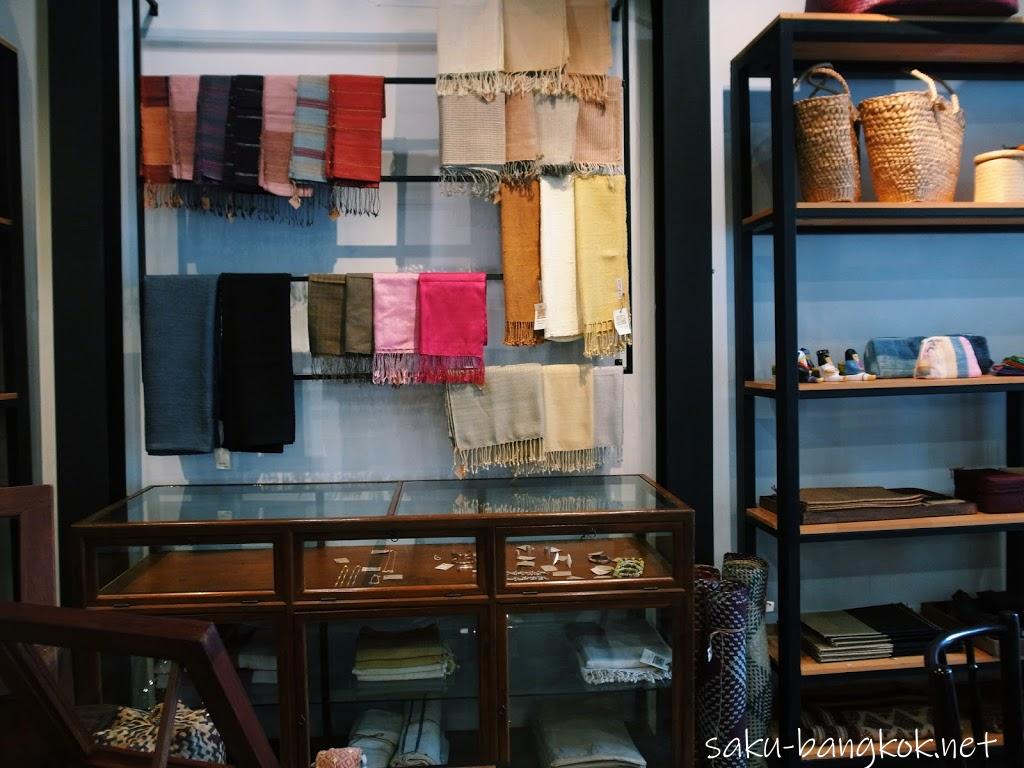 【ヘリテージクラフト＆カフェ】バンコク旧市街のタイの工芸品を扱うカフェ