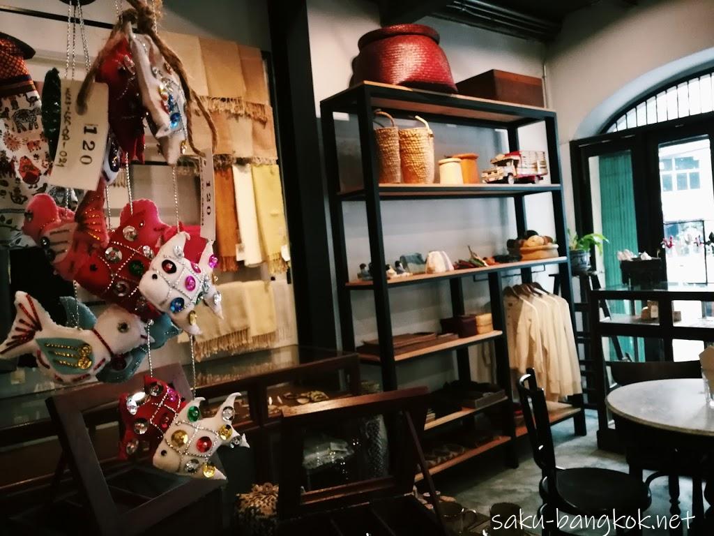 【ヘリテージクラフト＆カフェ】バンコク旧市街のタイの工芸品を扱うカフェ
