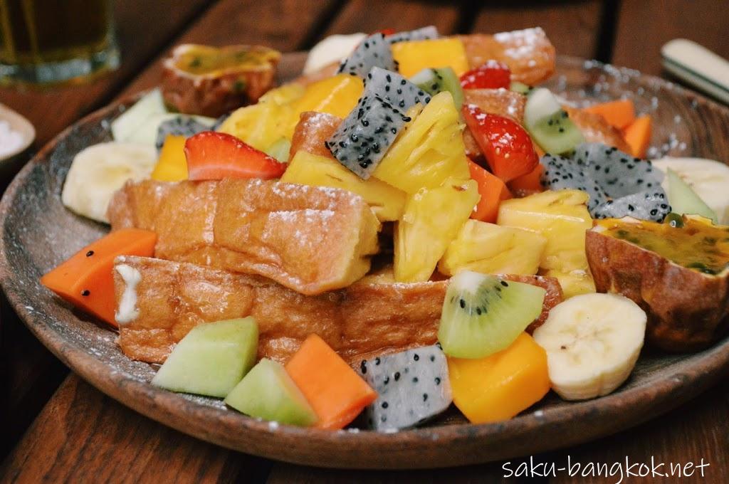 【ガストロ1/6(Gastro1/6)】はフルーツたっぷりフレンチトーストが美味しいカフェ@ スクンビットソイ22