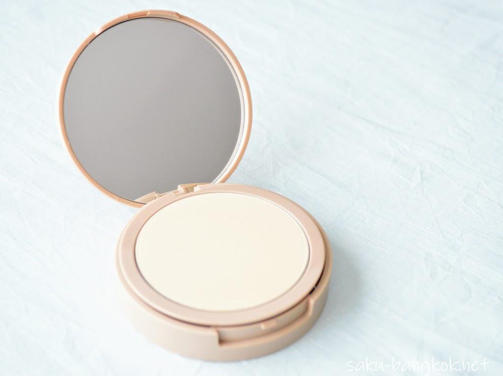 Talc-free Translucent Pressed Powder（定価500B：約1,720円）