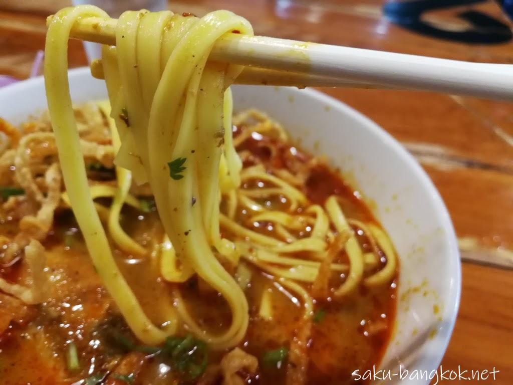 ホームドゥアンのカオソーイガイ（麺）