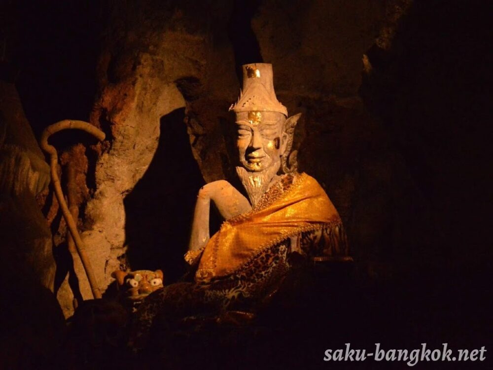 ペッチャブリーの【カオルアン洞窟】洞窟に光の帯が差す神秘的な景色を見に行こう