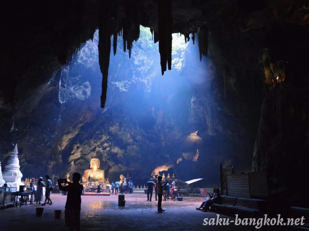 ペッチャブリーの【カオルアン洞窟】洞窟に光の帯が差す神秘的な景色を見に行こう