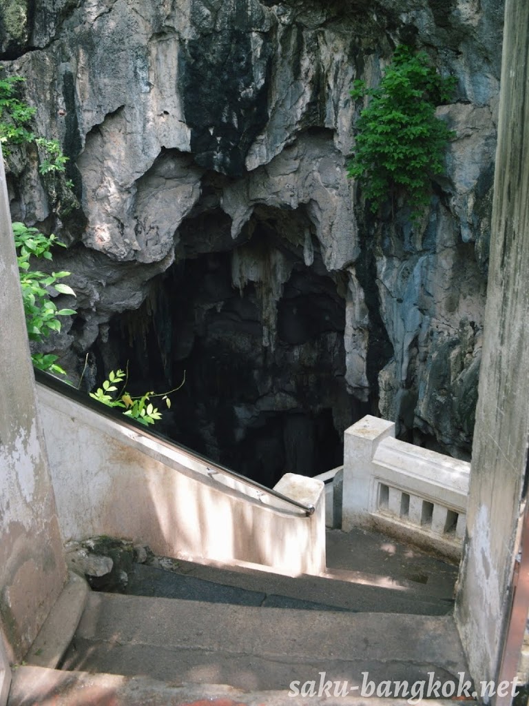 ペッチャブリーの【カオルアン洞窟】洞窟に光の帯が差す神秘的な景色を見に行こう