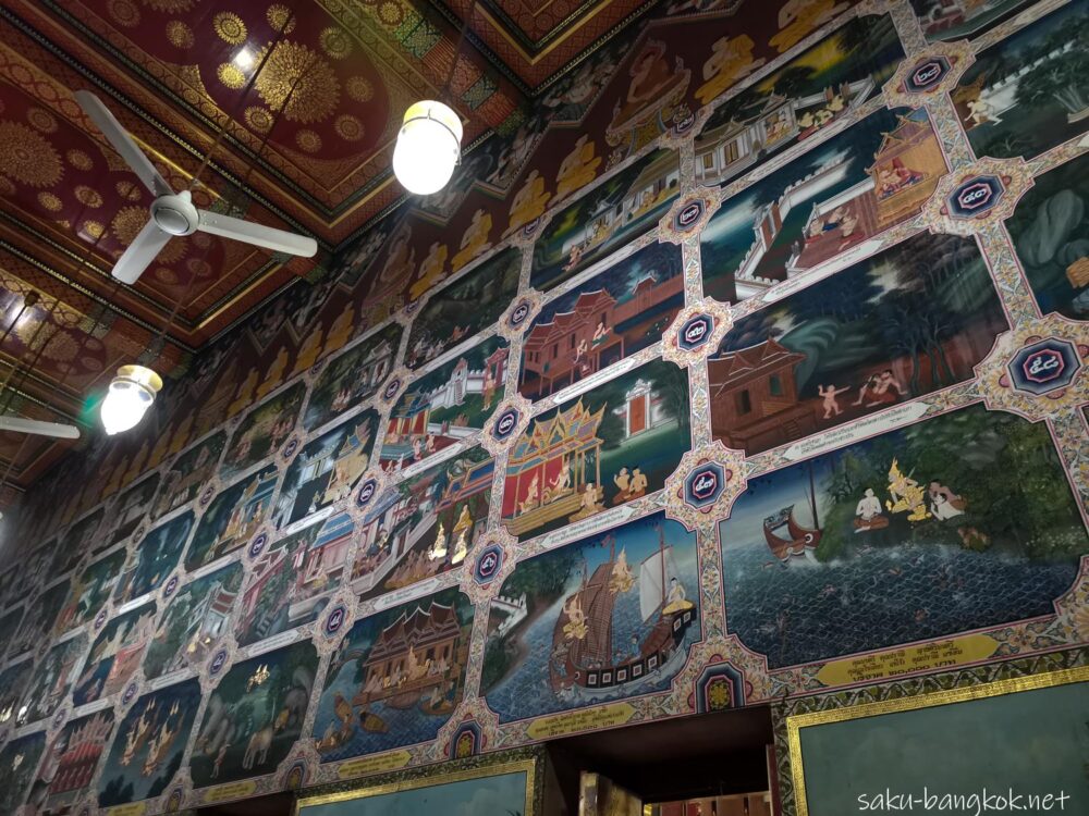 ワットパクナムの美しい壁画のあるお堂