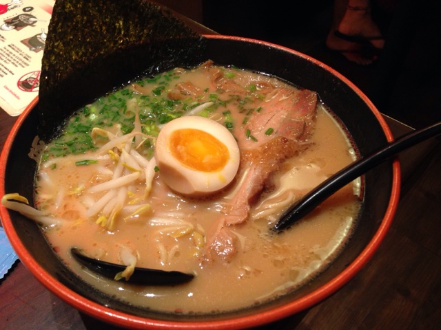 【豚骨火山らーめん】ときどき無性に食べたくなるバンコクのラーメン店