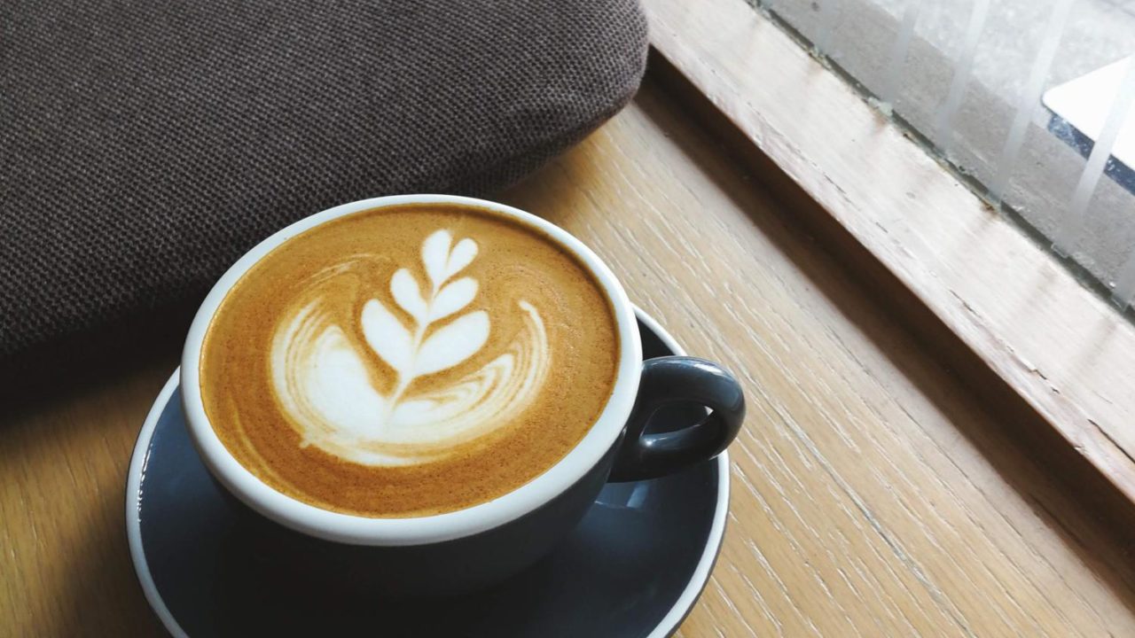 インビジブル　Invisible Coffee Roomのホットカフェラテ