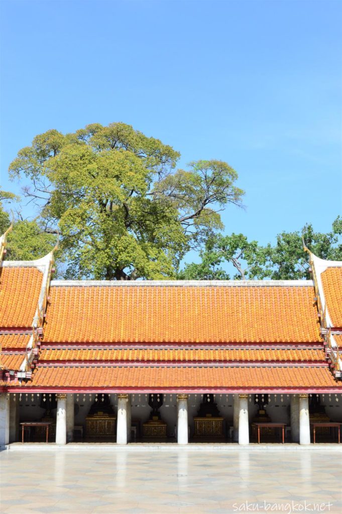 ワット・ベンチャマボピット（大理石寺院）の回廊