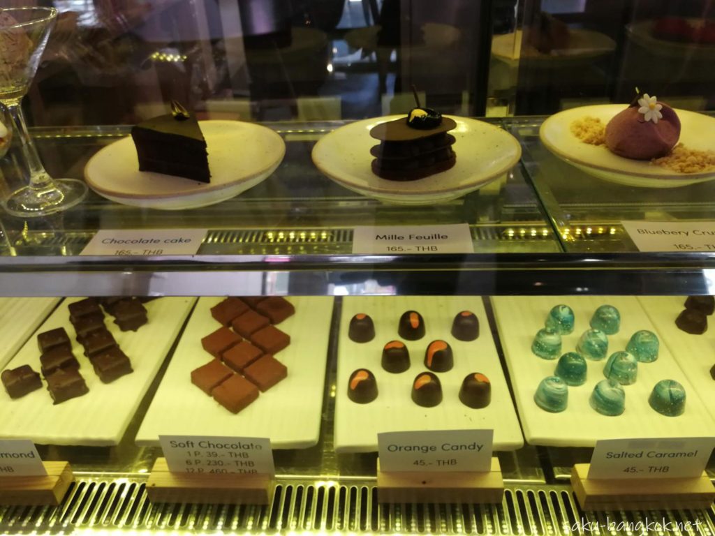 タイ産チョコレートカフェ KADKOKOAのショーケース