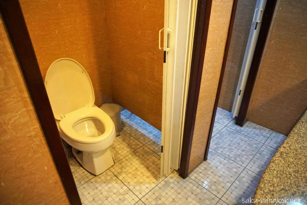 シャングリラホテル　ホライズン号ディナークルーズ　１階トイレ