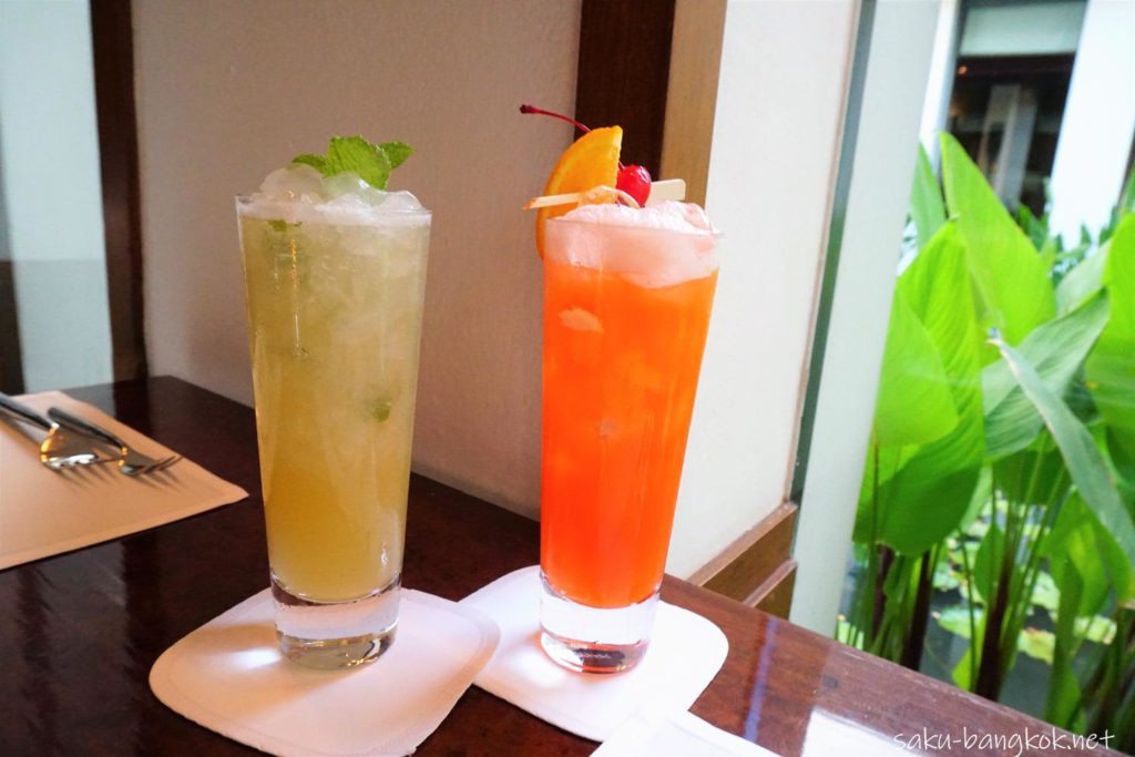 Mocktail（モクテル） Grape Fruit Cooler（左）とFruit Punch（右）