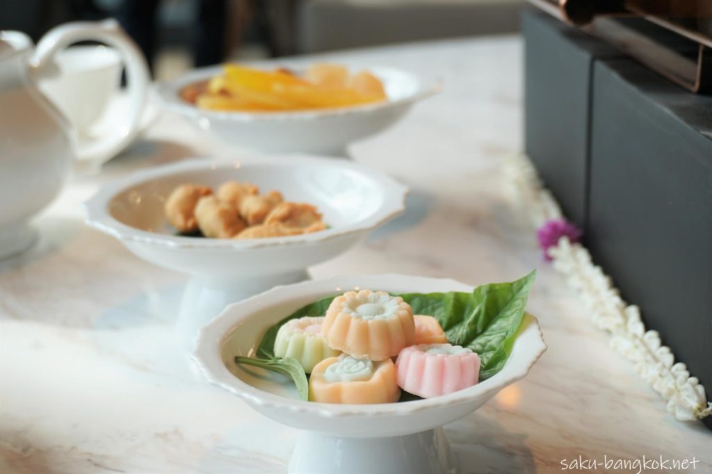 Hyatt Regency Bangkok Sukhumvit 内　Sukhumvit Gallery のAfternoon tea 乾物