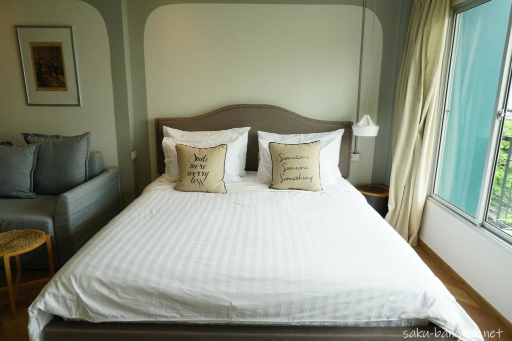 Vacation Bangkok The Artistic Home Deluxe Suiteのベッド