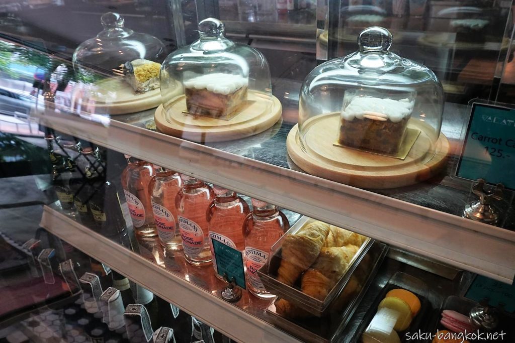 バンコク・トンブリー地区のカフェVacation のケーキ