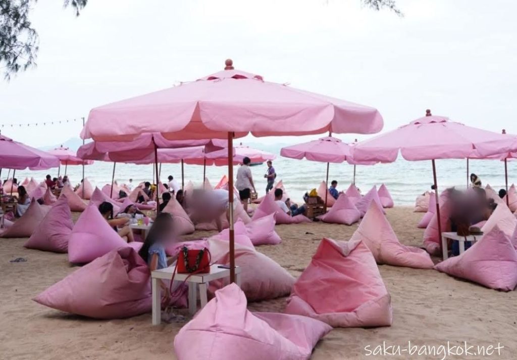 ピンクに染まるキュートなビーチカフェ Tutu Beach パタヤ ジョムティエンビーチ サクのバンコク生活日記