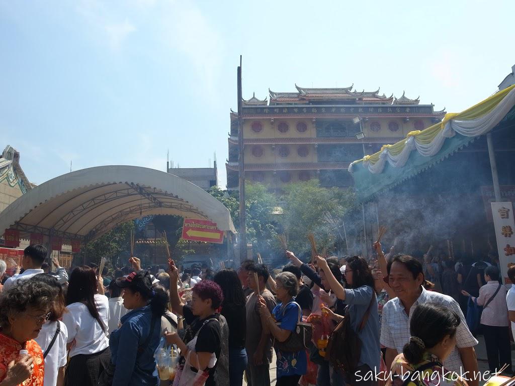 ヤワラートの中国仏教寺院ワットマンコンカマラワートで厄除けしてきた