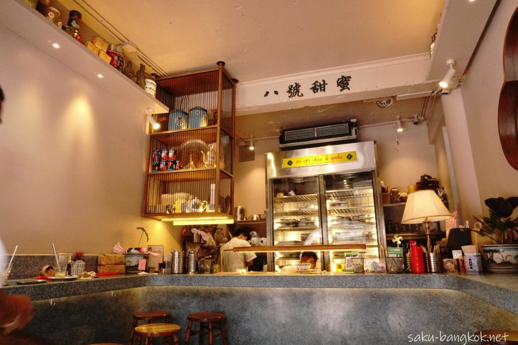 タピオカミルクティープリンで有名なヤワラートBa Hao Tian Miの店内