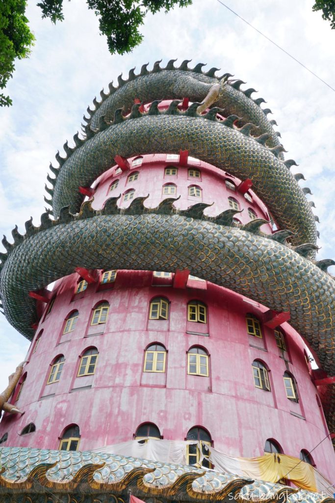 ナコンパトムの龍の寺「ワットサンプラン」