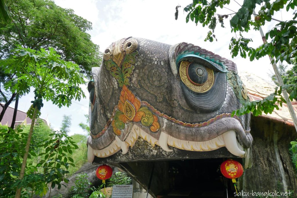 ナコンパトムの龍の寺「ワットサンプラン」巨大な亀