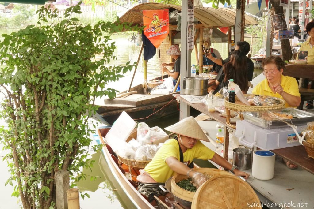 バンコクにあるクローンラットマヨム水上マーケット