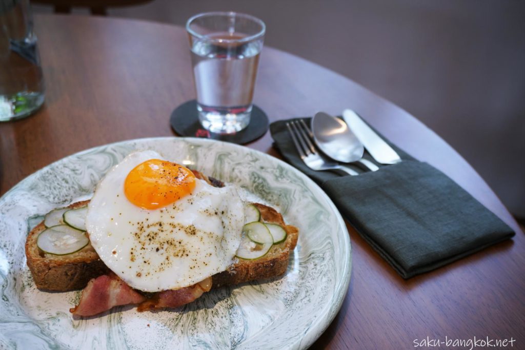 H Breakfast 280THB+（約1,080円）