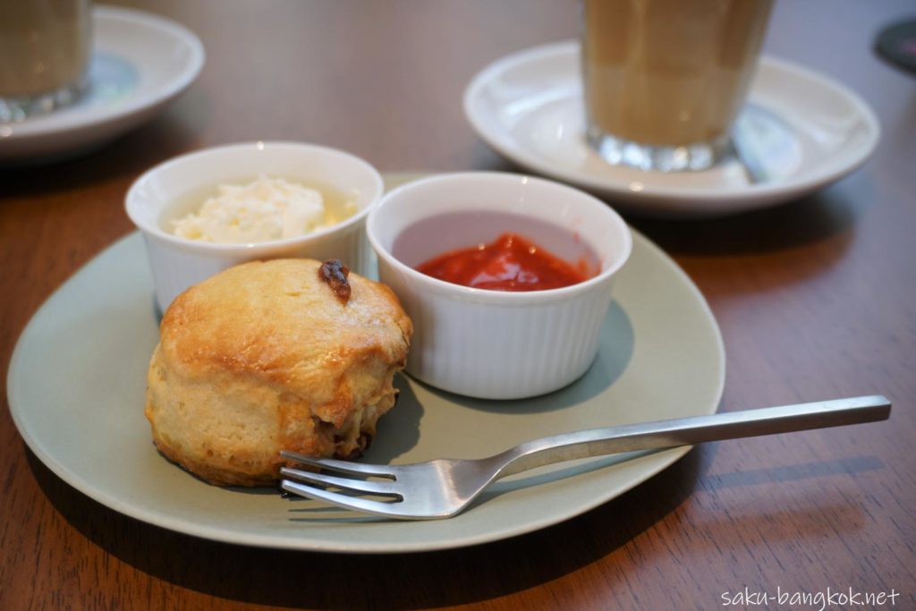 Cranberry White Chocolate Scone 60THB+（約230円）