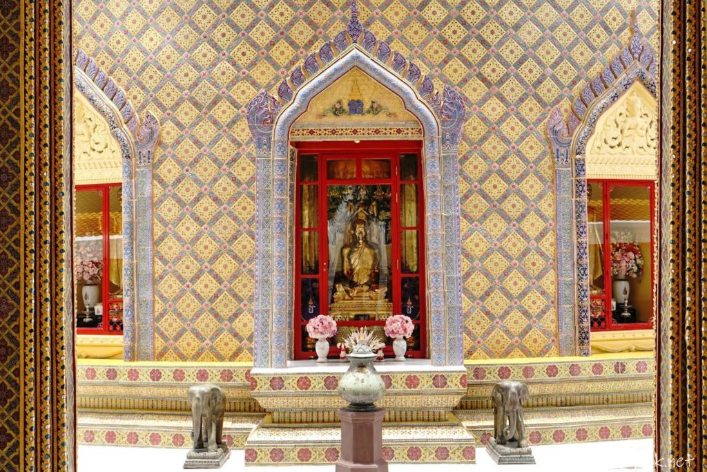 バンコクのモザイク模様が美しい寺「ワット・ラチャボピット」