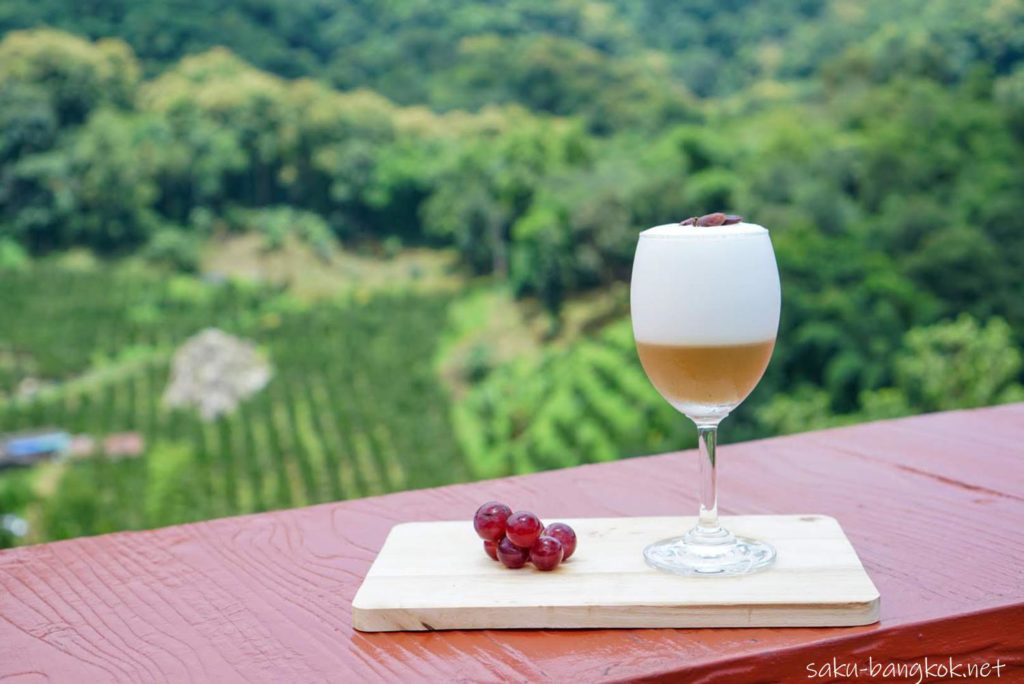 チェンライ　絶景カフェでコーヒーとアカ族の郷土料理