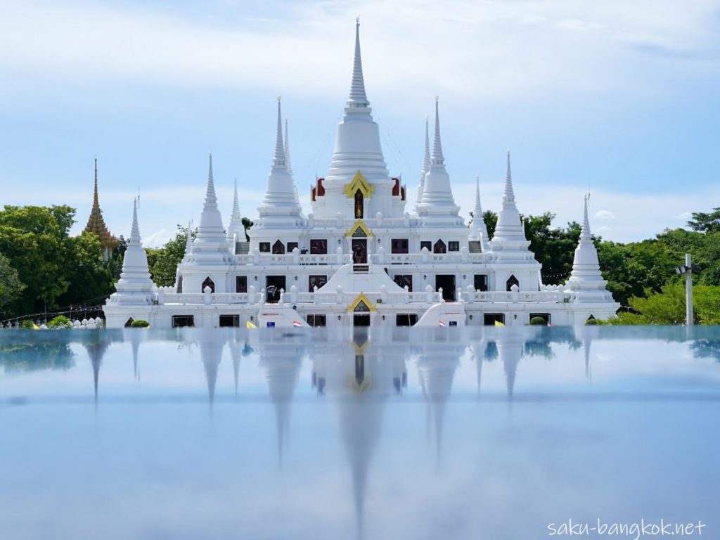 ワット アソカラーム 純白の13の仏塔が美しいバンコク近郊のお寺 サクのバンコク生活日記