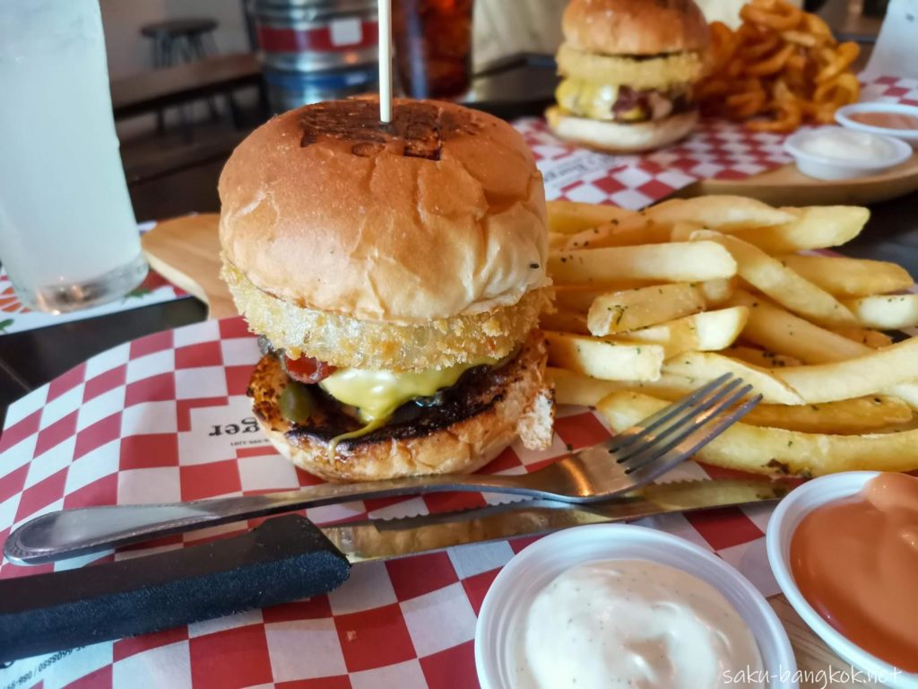 ウドムスックJIM's Burgerのランチセットが189バーツ～