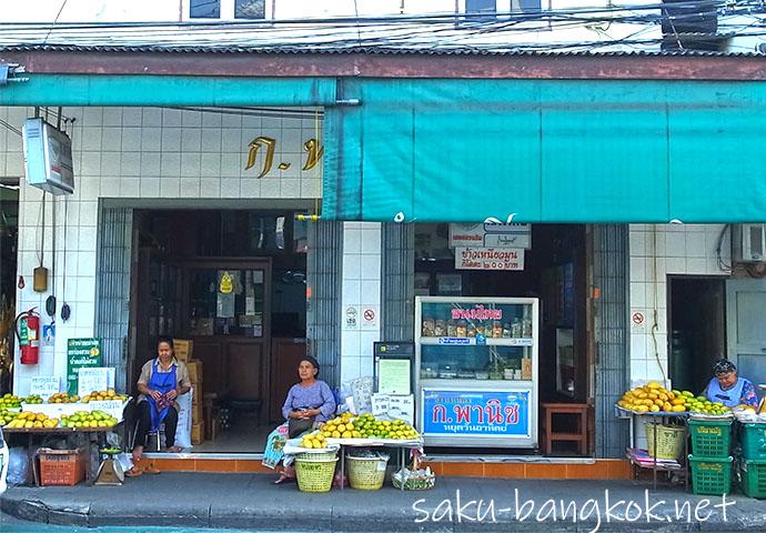 バンコク旧市街地でローカル屋台＆食堂の食べ歩きに挑戦！